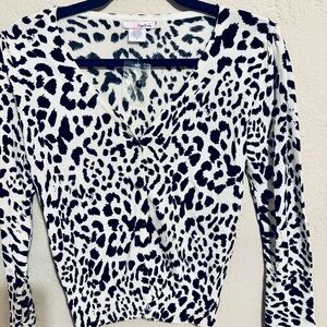 Lipstick Boutique Black and White Animal Print V-Neck Top size Small NWOT